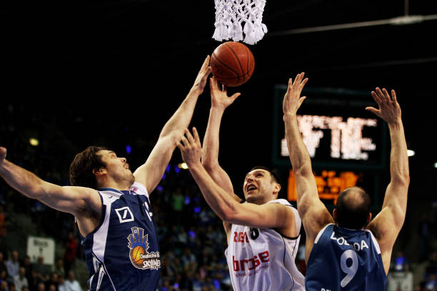 因伤退出虽 因伤退出虽