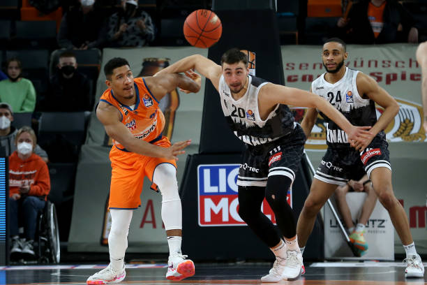 需要指出的 需要指出的