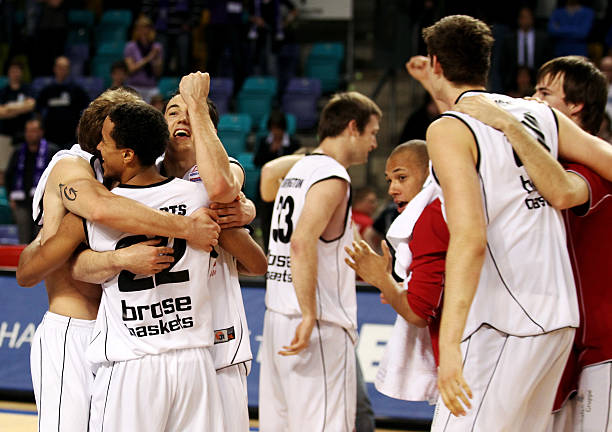 着亮眼表现 着亮眼表现